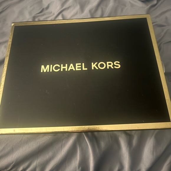 Michael Kors clutch purse ( can be converted to a crossbody + card holder - Picture 1 of 4